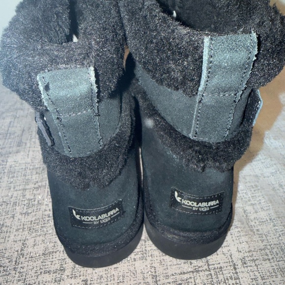 Koolaburra Black Faux-Shearling Slip-On Ankle Booties - Picture 5 of 14